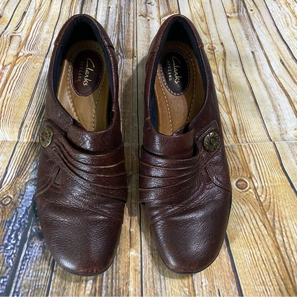 Clarks Artisan Brown Leather Slip On Loafers Size 9 - Picture 2 of 5